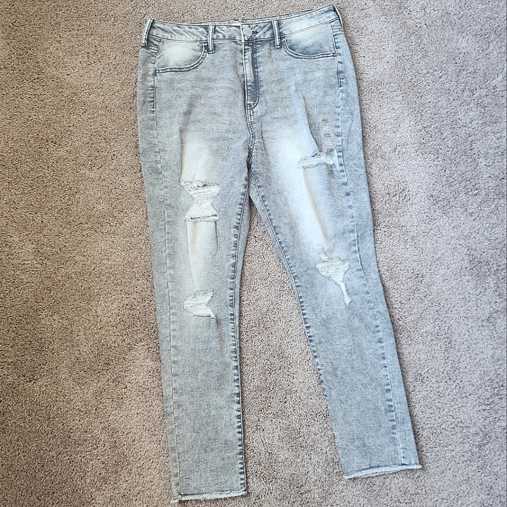 Gray High Rise Distressed Jegging